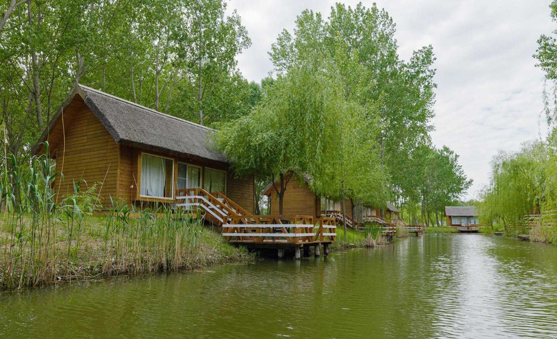 Zaga Zaga Sat Hotel Tecuci Exterior photo