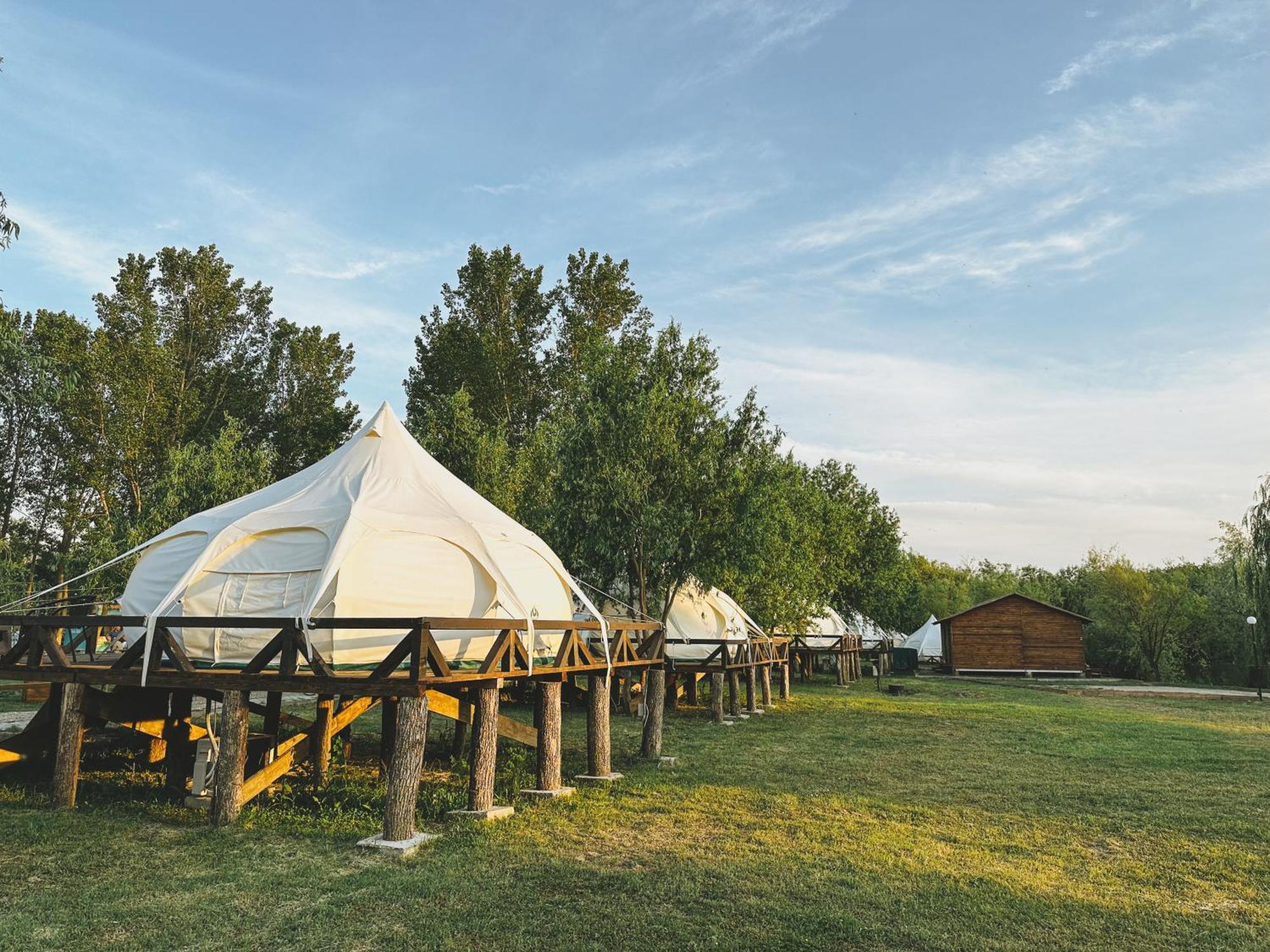 Zaga Zaga Sat Hotel Tecuci Exterior photo